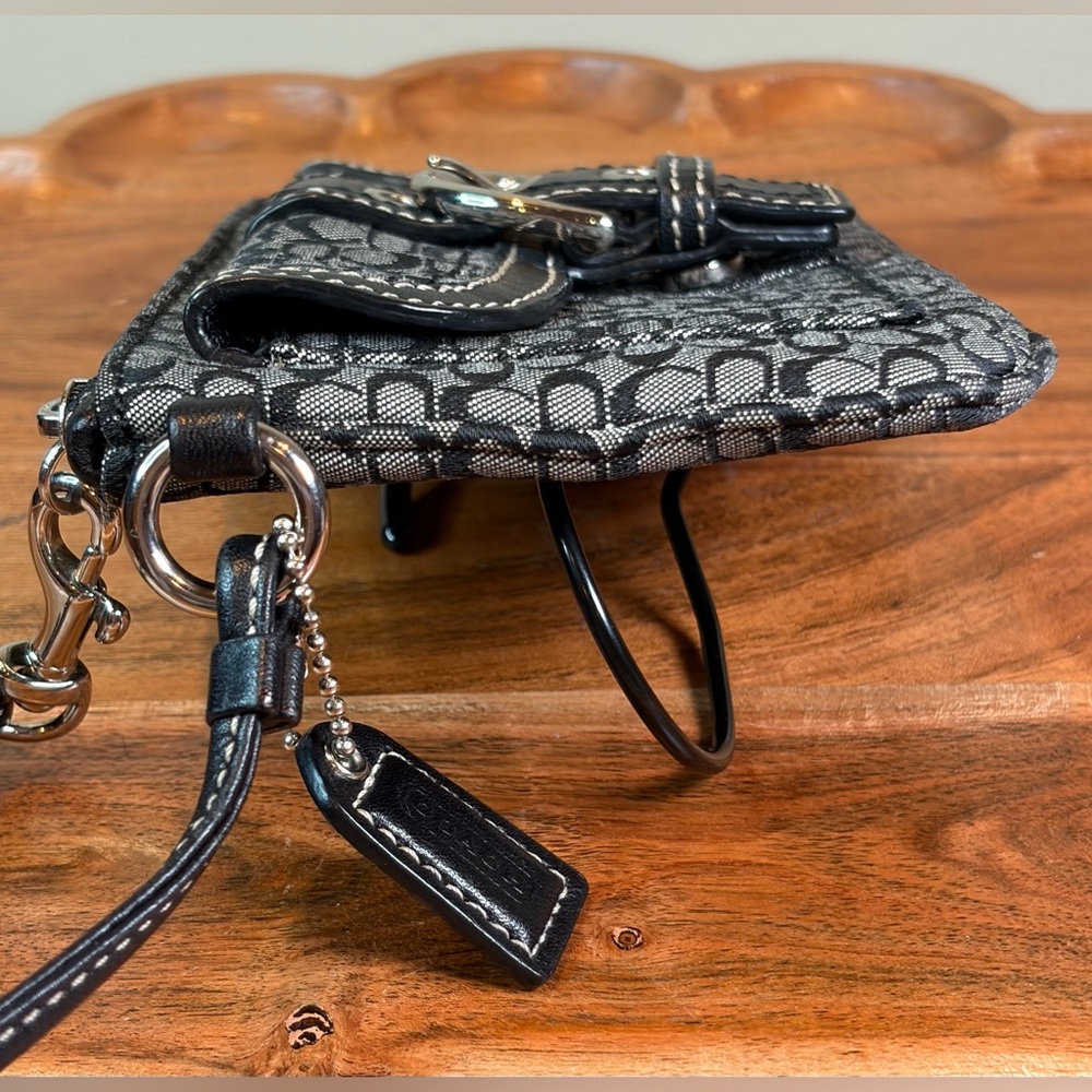 Vintage COACH Signature Soho Black and White Wristlet Clutch EUC - Picture 14 of 16